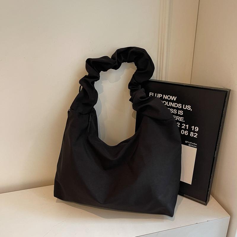 Gentle Girl Pleated Armpit Bag Lightweight Nylon Messenger Bag Temperament Versatile Shoulder Bag