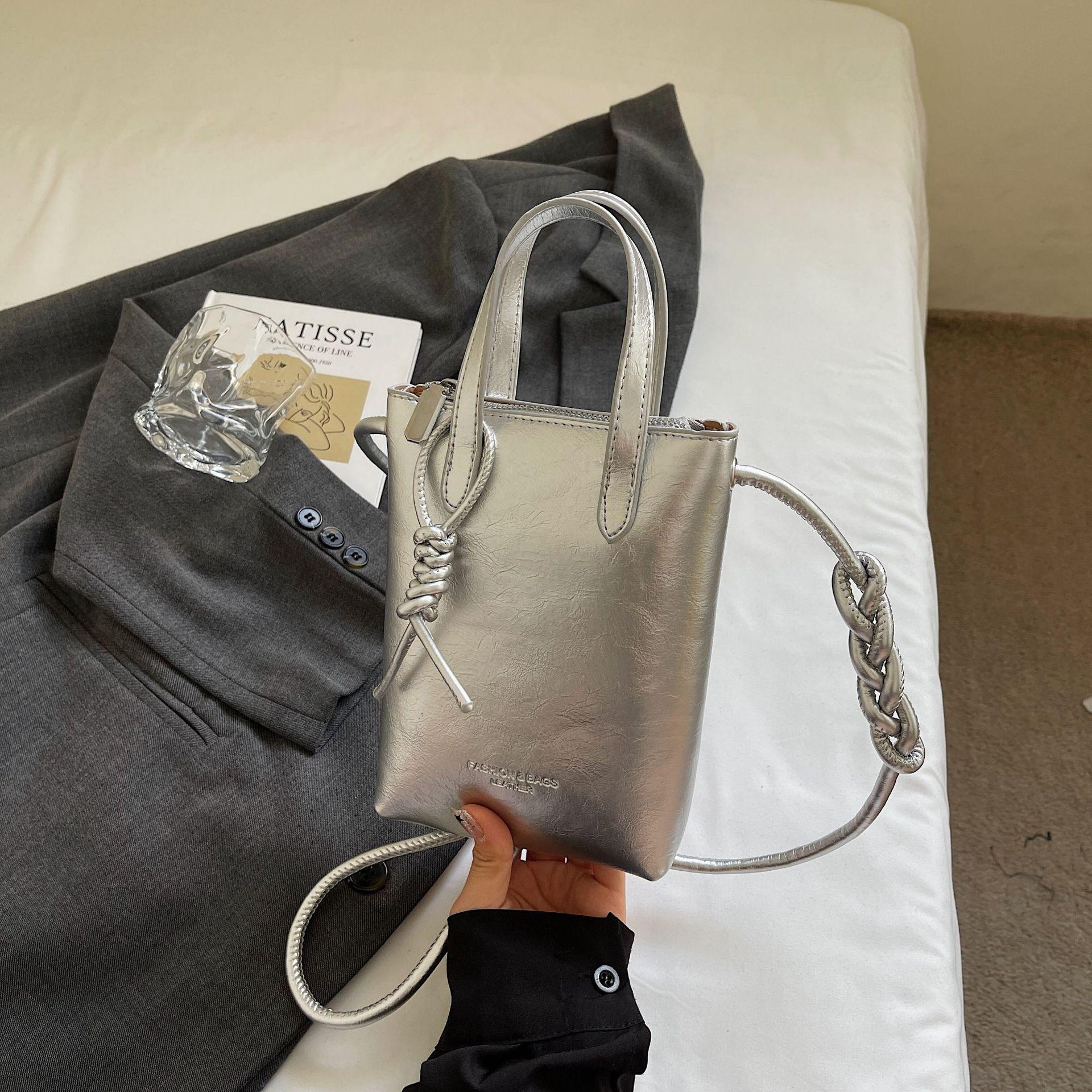 

Mini small bag women s 2025 summer new popular fashion versatile mobile phone bag versatile pendant messenger shoulder bag серебряный