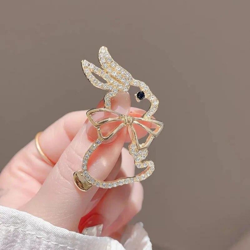 Luxury Golden Wheat Metal Brooch for Women Suit Sweater Stylish Lapel Pins Exquisite Rhinestones Jewelry Accessories Couple Gift