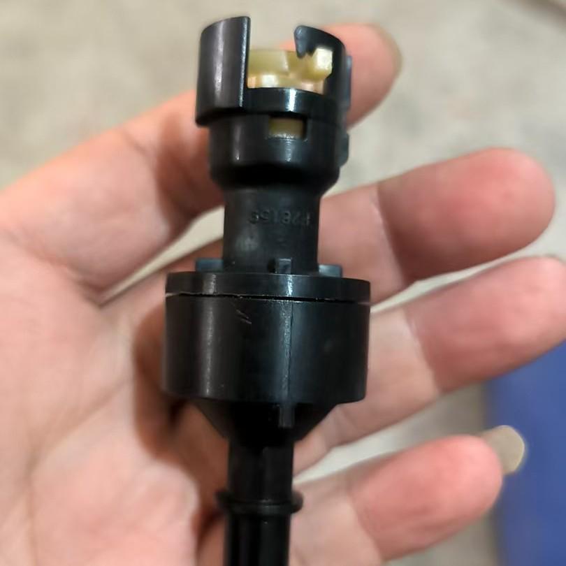 PCV Valve Connector for Chevrolet Cobalt, HHR, and Buick Regal. 12625448