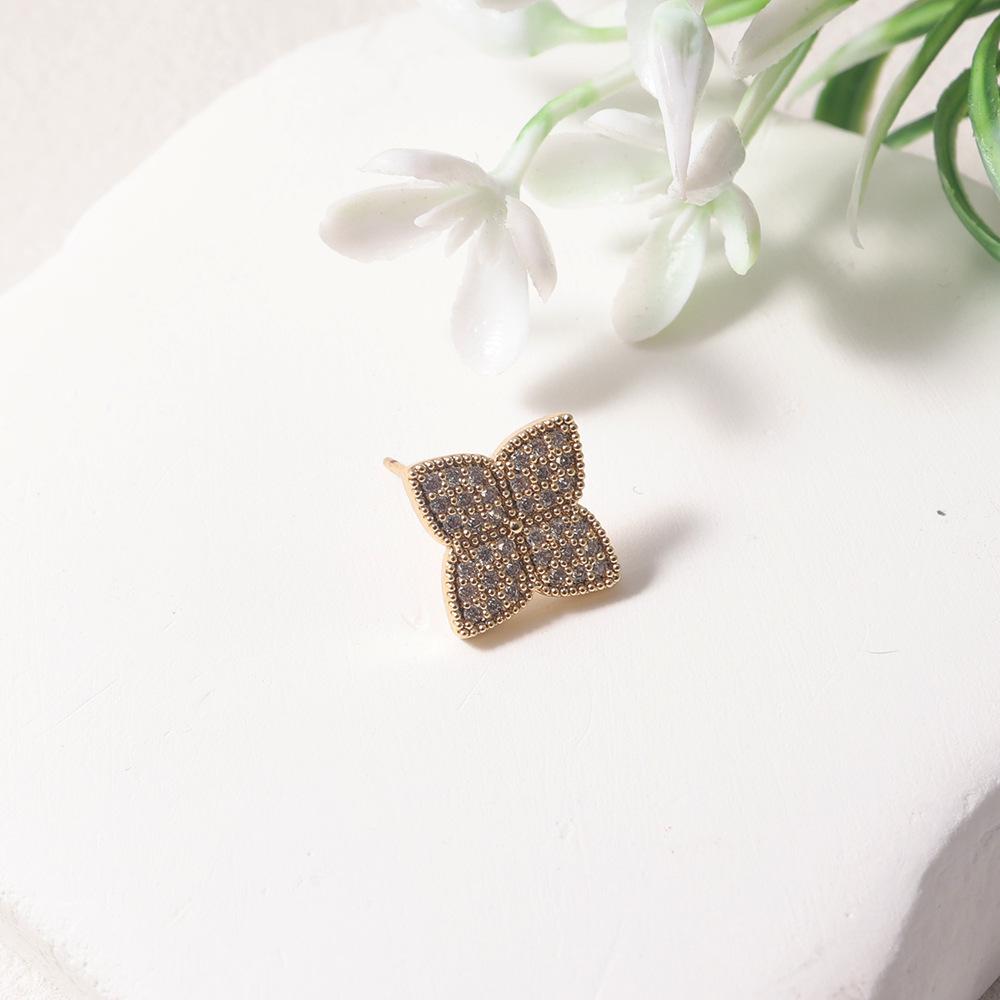 Elegant 3D Butterfly Diamond Stud Earrings for Women - Light Luxury, Shiny, Fashionable, Versatile for Daily Commute