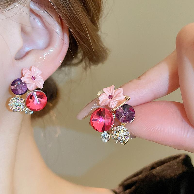 Green Flower Rhinestone Stud Earrings Women Sweet Delicate Fashion Personality Design Sense Commuter New Earring Wholesale K-