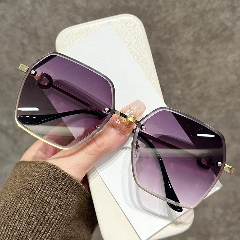 Frameless Trimmed Anti-Ultraviolet Sunglasses Women'S Large Frame Retro Gradual Change Piece Sunglasses