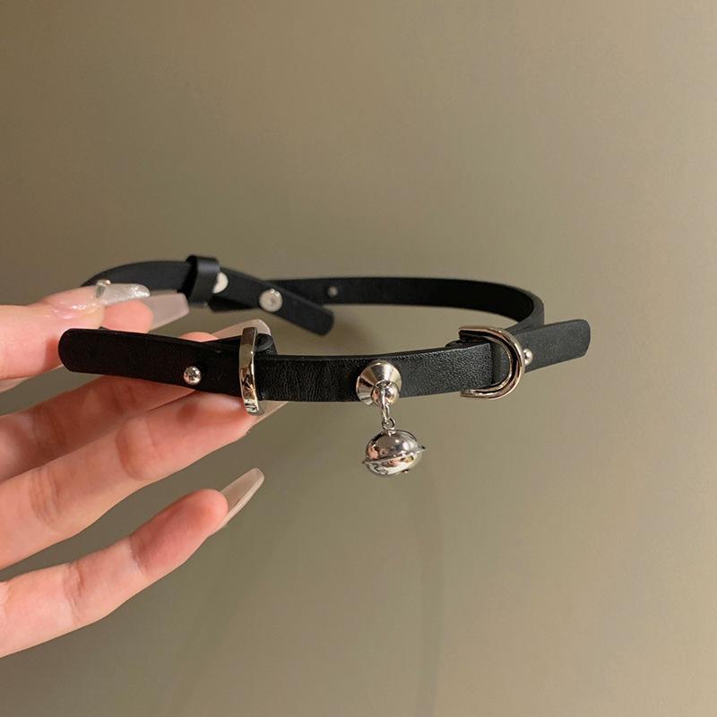 Women's Erotic SM Collar: Small Bell Necklace Choker with Clavicle Chain for Binding and Restraint.