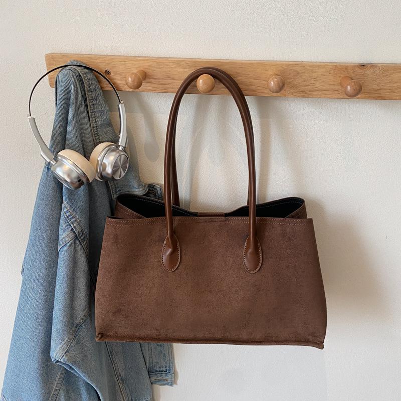 

Замшевая ретро сумка-подмышка большой вместимости, новая модная женская сумка, высококлассная сумка-тоут, сумка через плечо для поездок на работу. темно-коричневого