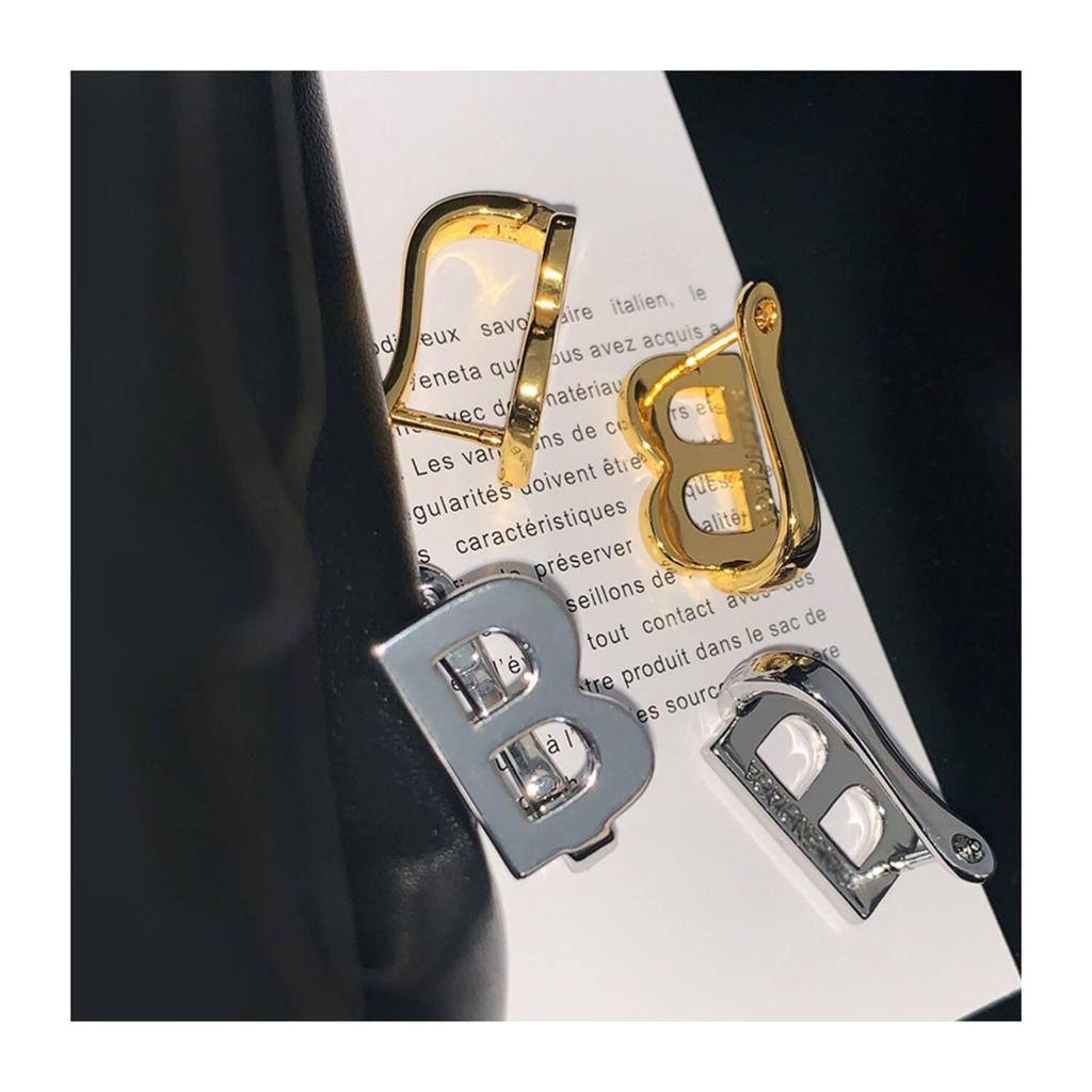 Brincos de Argola Geométricos com Letra B em Latão Amarelo 14K - Brincos Elegantes e Luxuosos para Mulheres