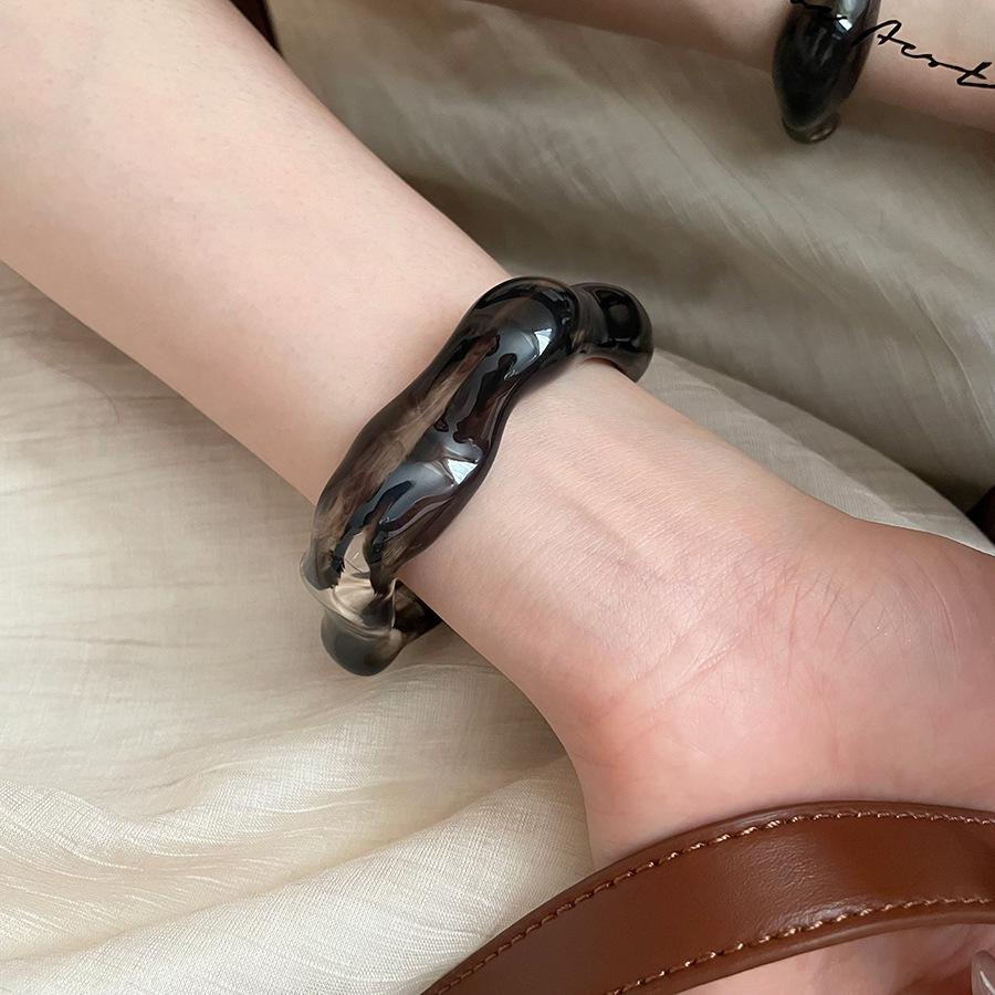 European & American Cross-border Halo Resin Wood Bracelet: Exaggerated, Luxurious High-end Round Bangle for Women.