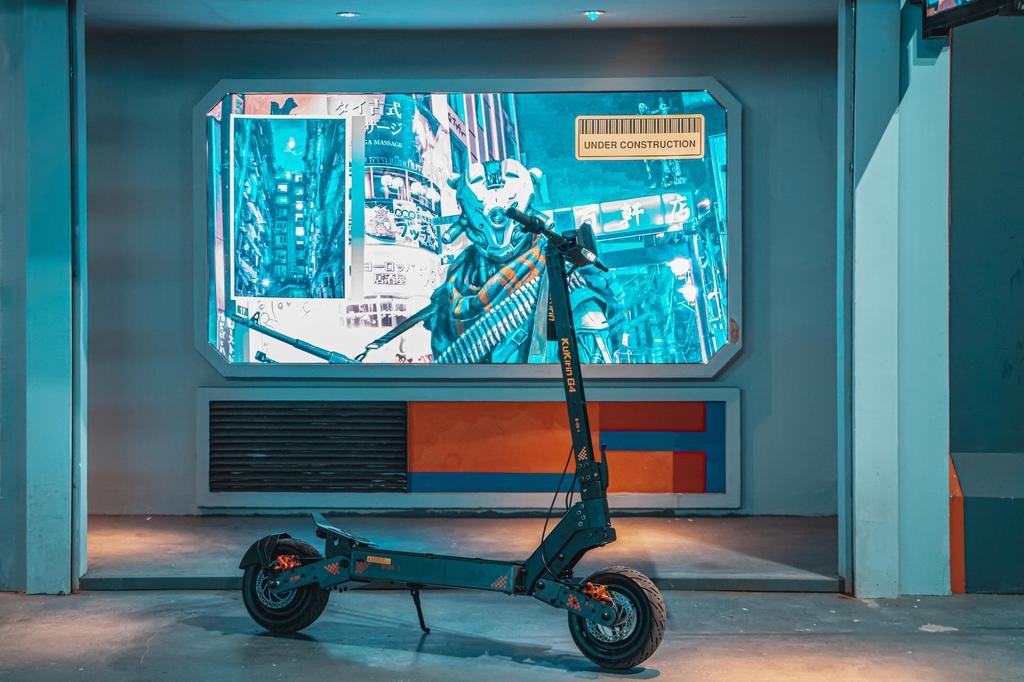 Patinete Elétrico KuKirin G4 – Motor de 2000W, 70km/h, Autonomia de 75km, Bateria 60V 20Ah, Freios a Disco Duplos, Pneus Sem Câmara de 11", Design Dobrável