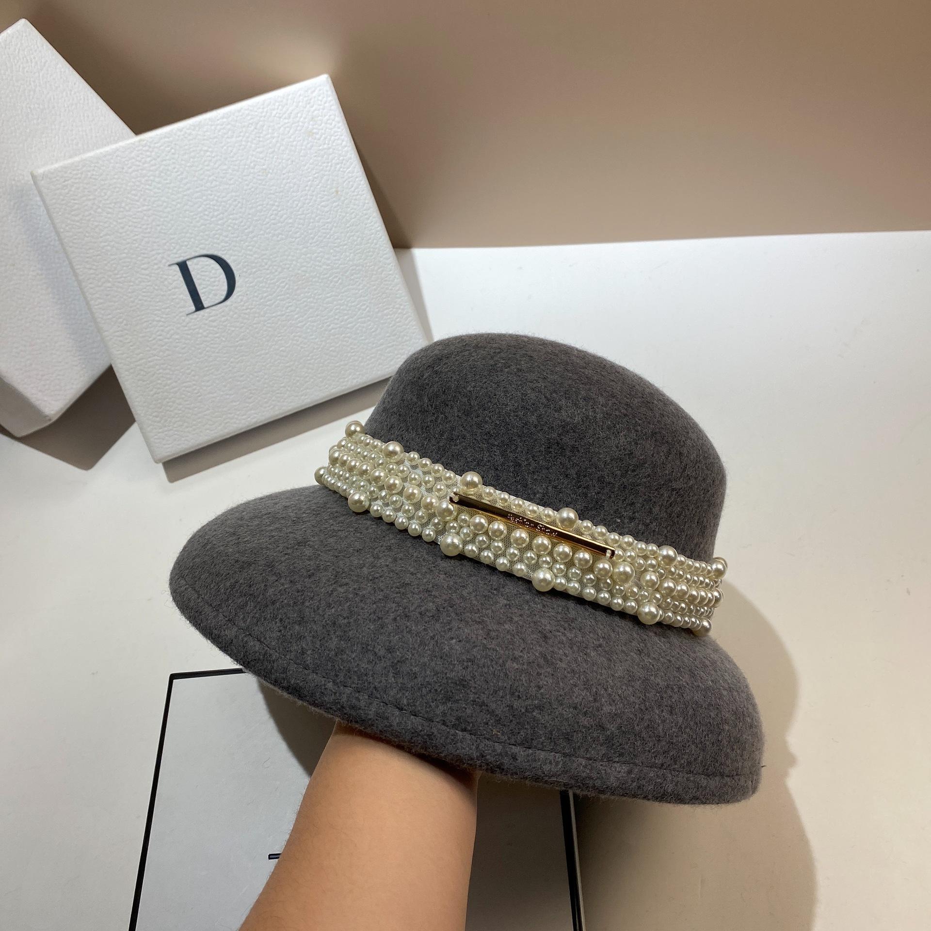 

Новий вовняний абажурний капелюх у стилі Хепберн Жіноча мода Європейська та американська світська леді Стиль Сяосян Перлинний циліндр Важка промисловість Легка розкіш Adjustable сірий колір