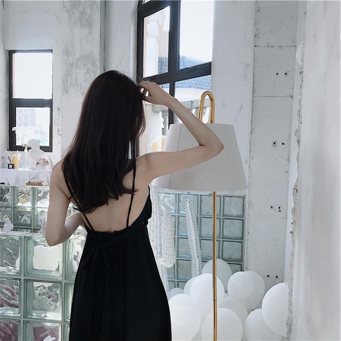 Lös sommarklänning i maxilängd i japansk stil - Fransk mode design med öppen rygg