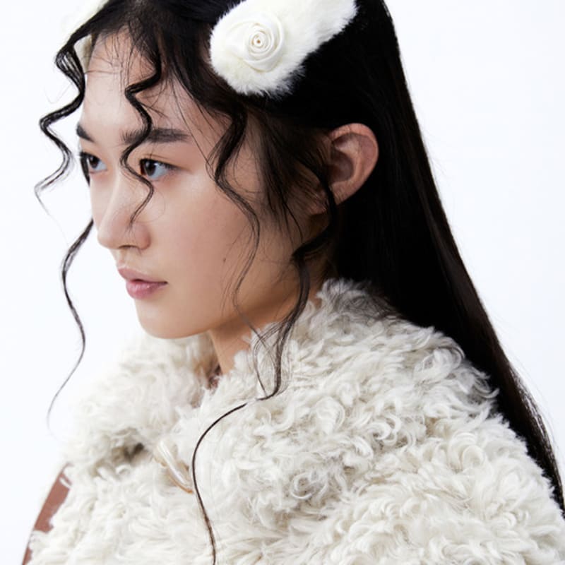 Eireve SOFT FUR AND ROSE HAIR CLIP_CREAM