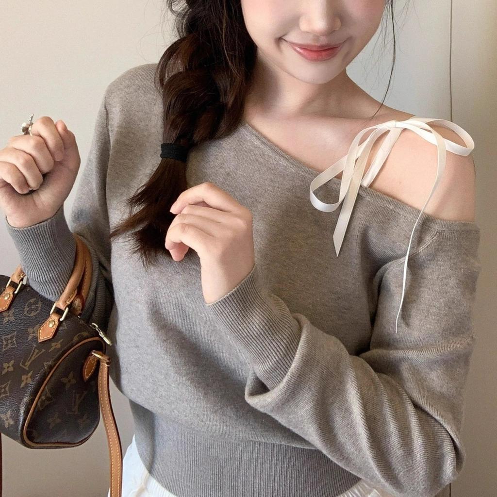 Core-spun yarn, Korean gray one-word shoulder lace-up long-sleeved knitted sweater for women, slim waist and exposed shoulders