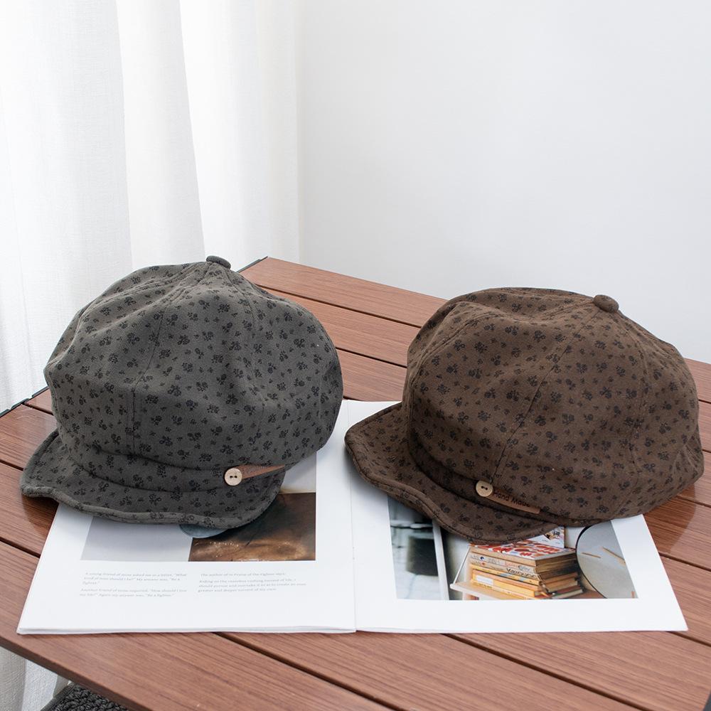 Retro literarischer und künstlerischer kleiner floraler weicher Rand achteckiger Hut weiblicher Herbst und Winter kleines Gesicht Schiebermütze ländlicher Baskenmütze