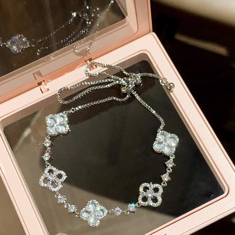 Korean Luxury Four-Leaf Clover Shell Bracelet: Adjustable Summer Bangle for Women