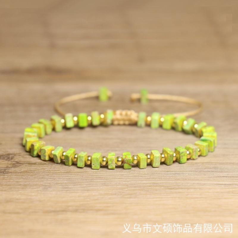 Браслет из квадратных бусин зеленого императорского яшмы – Золотой акцент, Регулируемый, Бохо-украшение, Подарок для женщин, Энергия роста зелёный