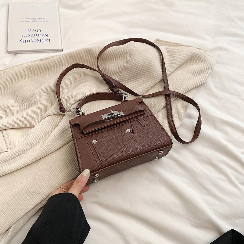 

Модная сумка мини маленькая сумка женская 2025 новая сумочка на плечо сумка-мессенджер коричневый