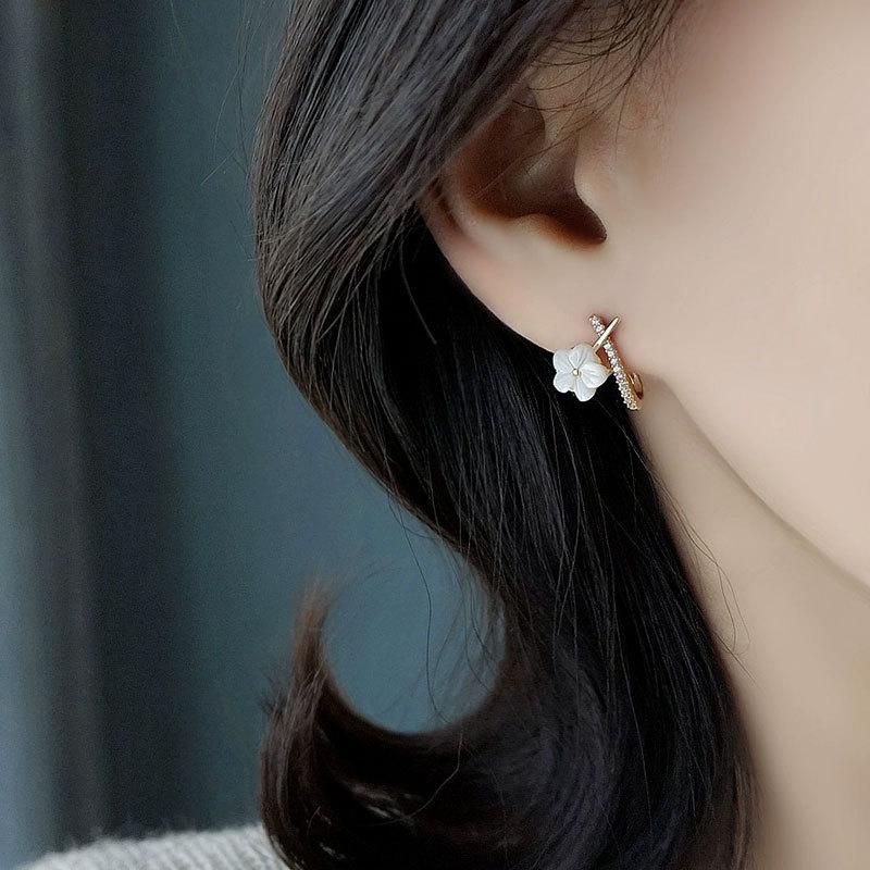 Kleine Mini Blumen Muschel Kreuz Ohrringe für Damen Koreanischer Stil Süße Vielseitige Ohrringe