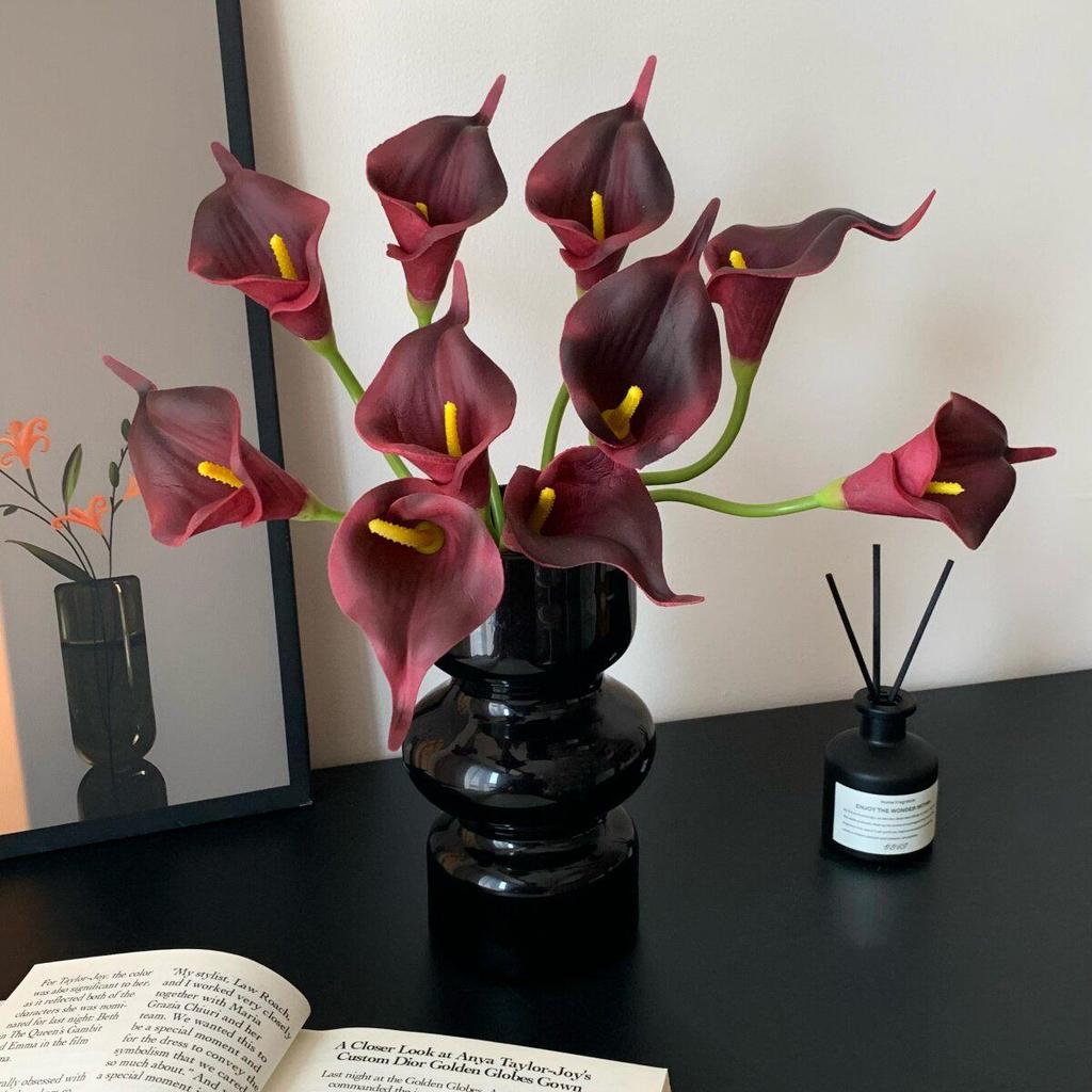 Elegant Calla Lily Faux Flower with Black Glass Vase for Living Room Decor