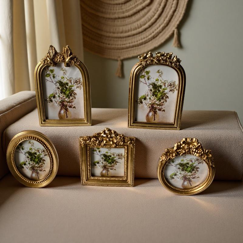 Kreativní Vintage Zlatý Pryskyřičný Rámeček na Obrázky Displejový Držák na Stůl Nástěnná Dekorace Oválný Rámeček na Fotografie Malý Retro Závěsný Rámeček