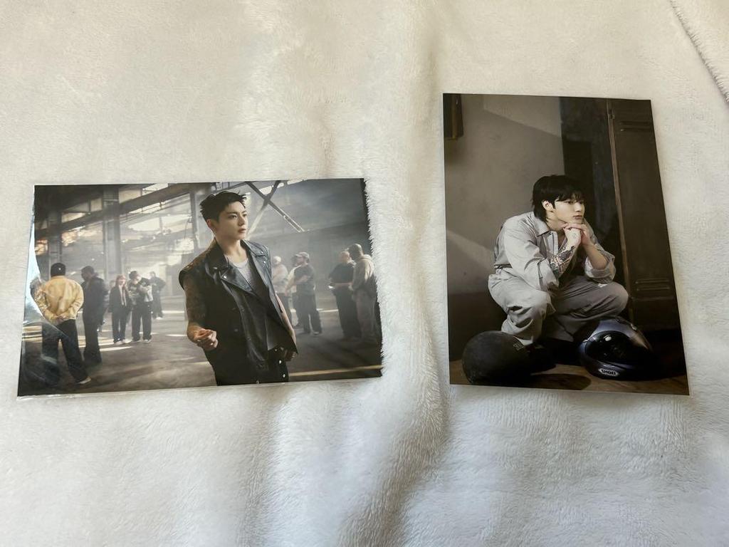 [USED] Jungkook GOLDEN Moments' Seoul Exhibition Limited Edition Postcard Set of 2