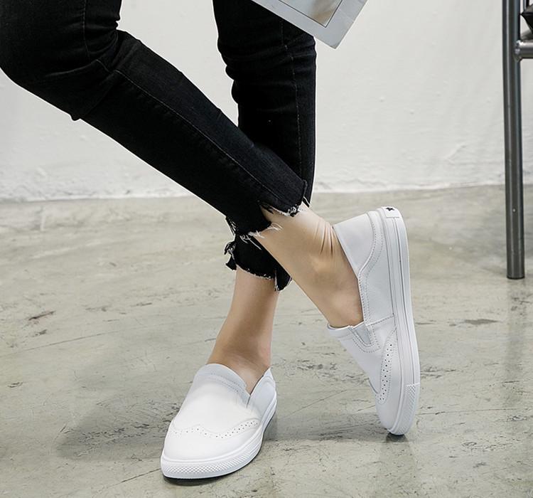 Dámské bílé mokasíny z hovězí kůže: Všestranné kožené nazouvací boty pro jaro/léto 2025