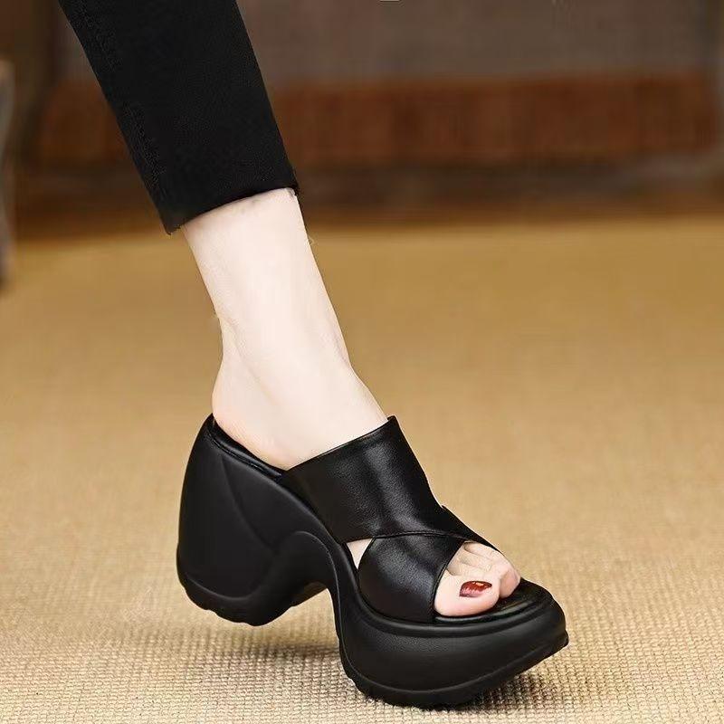 

Модные шлепанцы на платформе Женские Летние для улицы Клиновидные Модные шлепанцы Небольшое увеличение роста Универсальные Ленивые сандалии и шлепанцы 39 чёрный