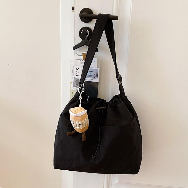 Spring and Summer New Fashionable Shoulder Bag Large Capacity Bag Women Simple Casual Large Capacity Commuting Tote Bag Women