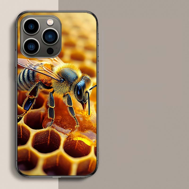 

Пчелы и Мед в Сотовом Чехле Для Iphone 17 Air 15 Pro 14 Plus 16 Pro Max 17E 16E 12 13 Mini 11 Чехол Милые Fundas iPhone 16 Pro