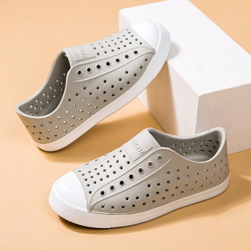 LUCEEO Kids' Summer Beach Sandals and Clogs - Closed-Toe, Hollow Design for Boys & Girls