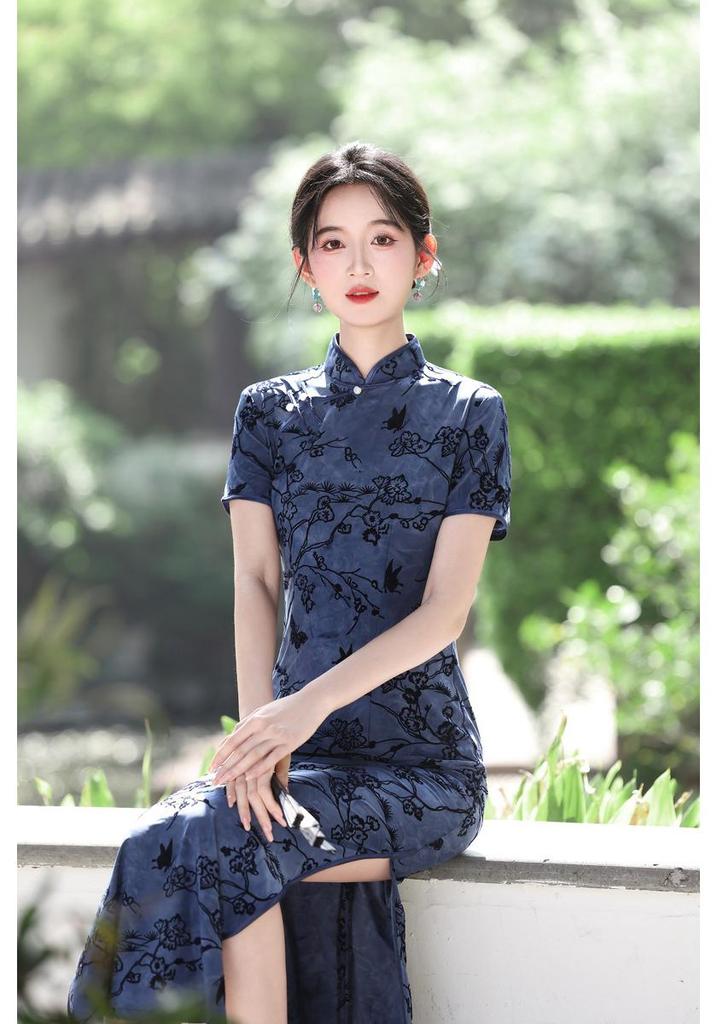 Guofeng 2026 Velvet Qipao: Plus Size Long Style for Weddings and Banquets
