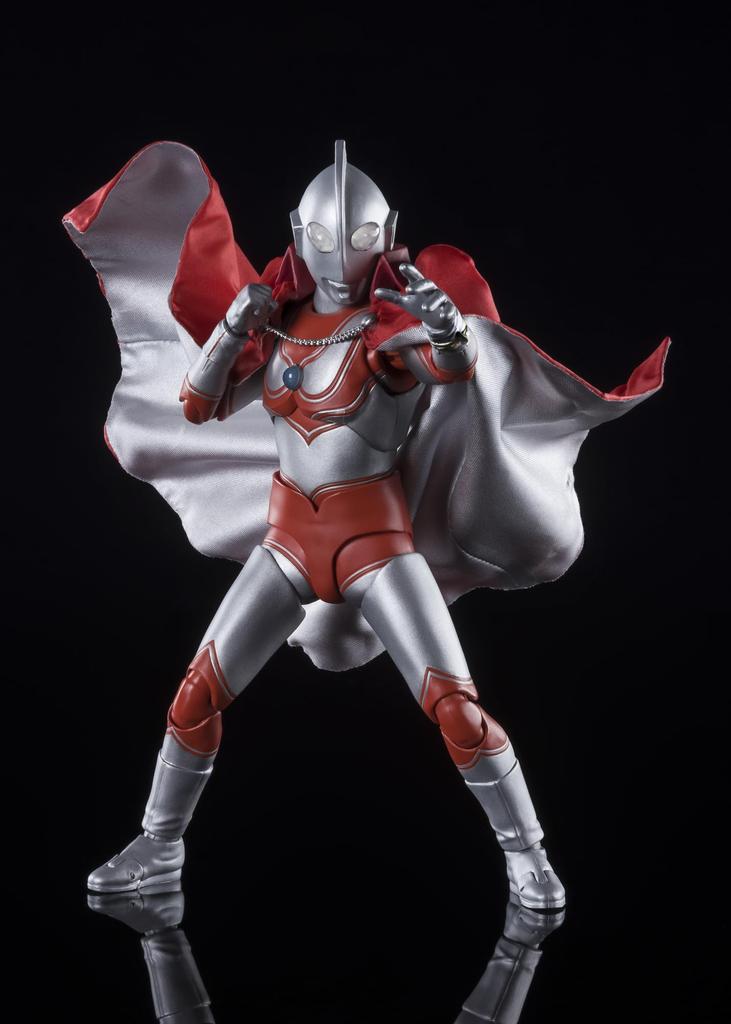 TAMASHII NATIONS Ultraman Bröder Mantel Bandai Spirits S.H.Figuarts Actionfigur