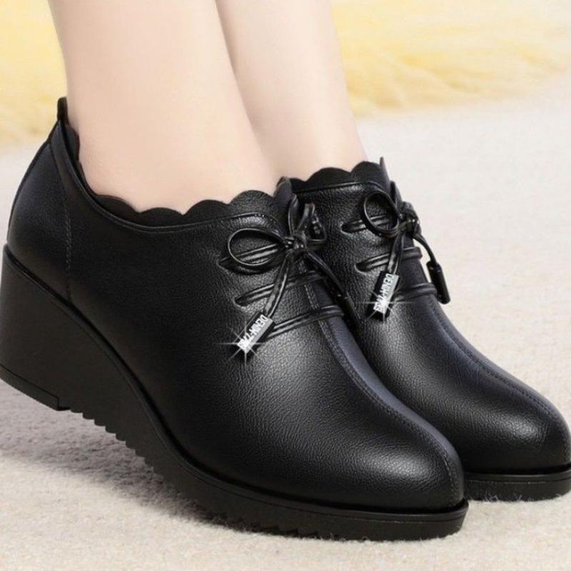 

Удобные одинарные туфли с глубоким вырезом, женские, осенние, новые, нескользящая плоская подошва, повседневные, женские, для среднего и пожилого возраста, кожаные туфли на мягкой подошве 40 чёрный