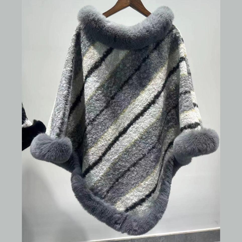 

Big Fur Collar Warm Autumn and Winter New Style Pullover Cloak Fashionable Diagonal Stripe Loose Cloak сірий колір