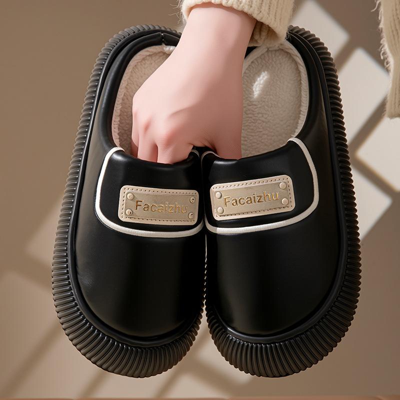 

2025 новые ПУ водонепроницаемые хлопковые туфли нескользящие толстоподошвенные парные домашние теплые плюшевые хлопковые тапочки 44-45 [1-size smaller] чёрный