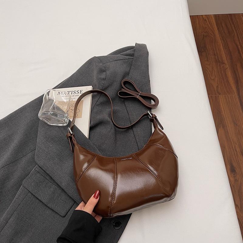 Premium Autumn and Winter Maillard Style New Fashion Versatile Messenger Bag Commuter Niche Single Shoulder Dumpling Bag Light Luxury