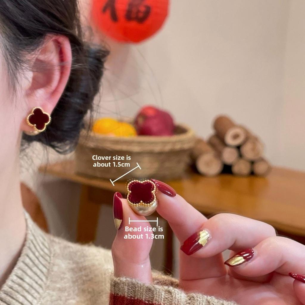 Four-leaf Clover Ear Pearl Stud Luxury Earrings - Simple Yet Elegant, Suitable for Formal Wear.