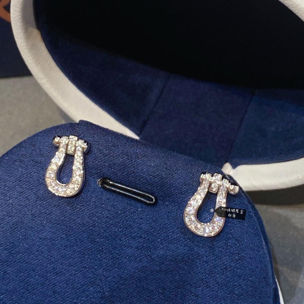 Liu Yifei Horseshoe Buckle Earrings Women'S U-Shaped 18K Gold-Plated Diamond Niche Earrings Versatile Temperament Premium Earrings
