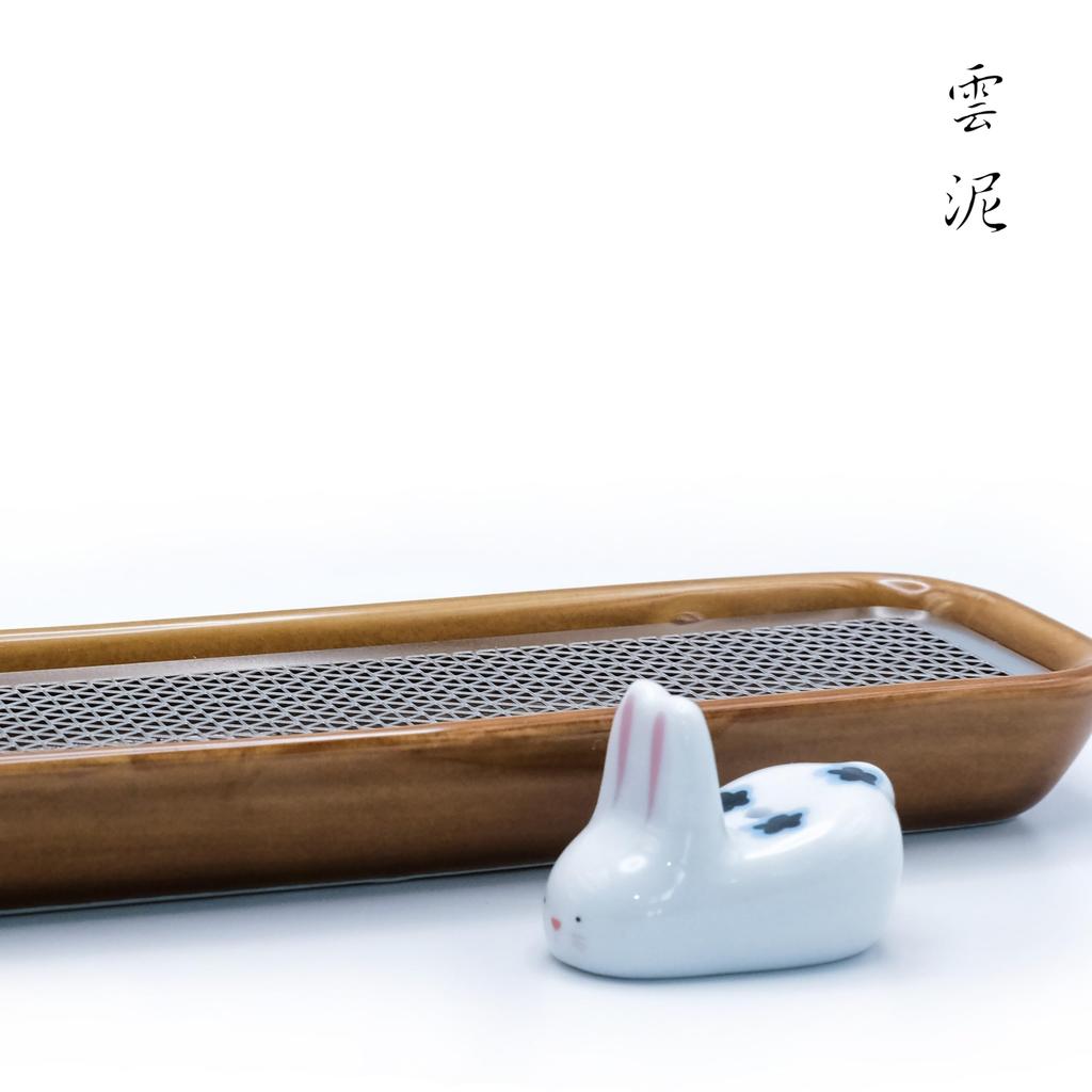 Stylish incense holder set with a horizontal incense burner and incense holder. Perfect for soothing incense and Buddhist altar accessories. Includes