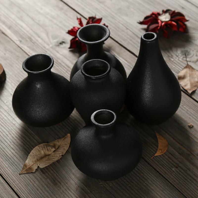 Zen Style Black Ceramic Mini Vase for Dried Flowers – Retro Chinese/Japanese Decor Ornament