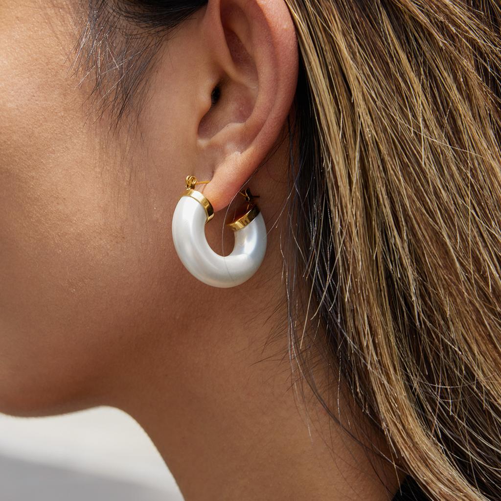 Youthway Elegant Scenic White Resin Pearl Round Earrings With Irregular Design Stainless Steel Hypoallergenic Women'S Earrings