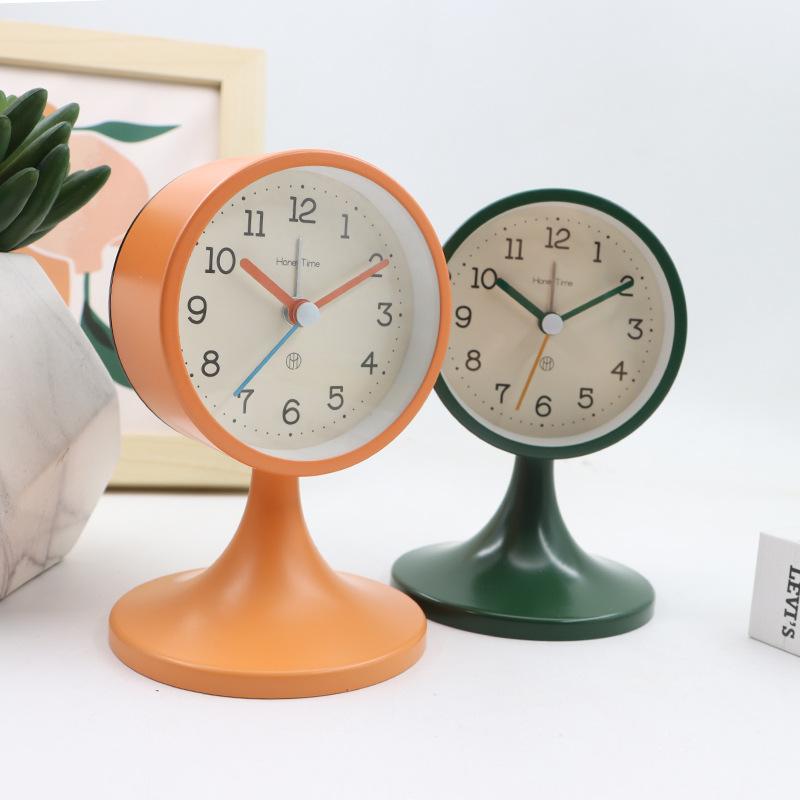 New Round Metal Table Clock, Simple Design, Suitable for Living Rooms, Studies, and Bedrooms, Suitable as a Silent Alarm Clock for Students