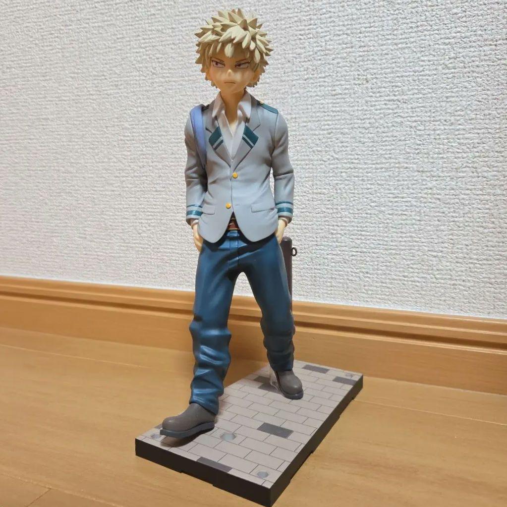 

[USED] Katsuki Bakugo Uniform Ver. My Hero Academia Figure