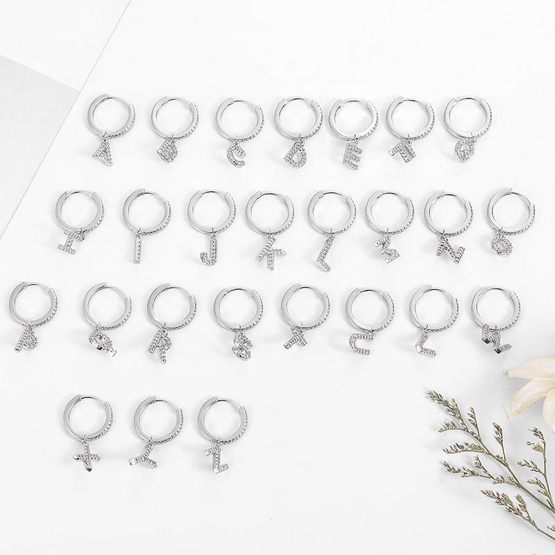 

ANENJERY Жіночі модні ювелірні вироби 1 пара 26 сережок-кільців з літерами алфавіту Цирконові сережки з ініціалами для жінок, чоловіків, іменні прикраси S-E1169 AA срібний