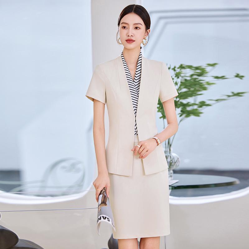 Chic Black Short-Sleeved Collarless Suit Set: Professional Workwear for Sophisticated Women