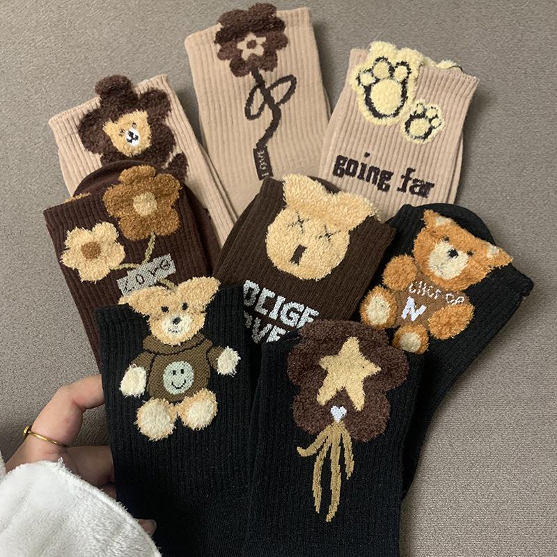 Herbst/Winter Damen Plüsch Bär & Blume Mittellange Socken - Trendig, Niedlich, Kaffee & Schwarz.