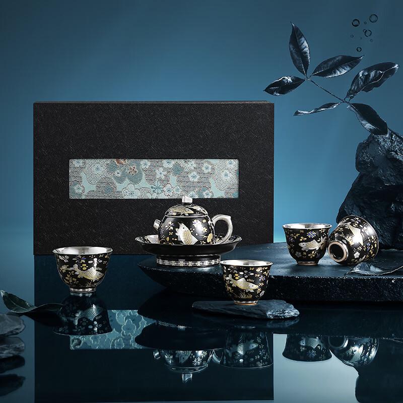 

Master Zheng Wenqiang s Gilded Silver Fish & Algae Ceramic Tea Set
