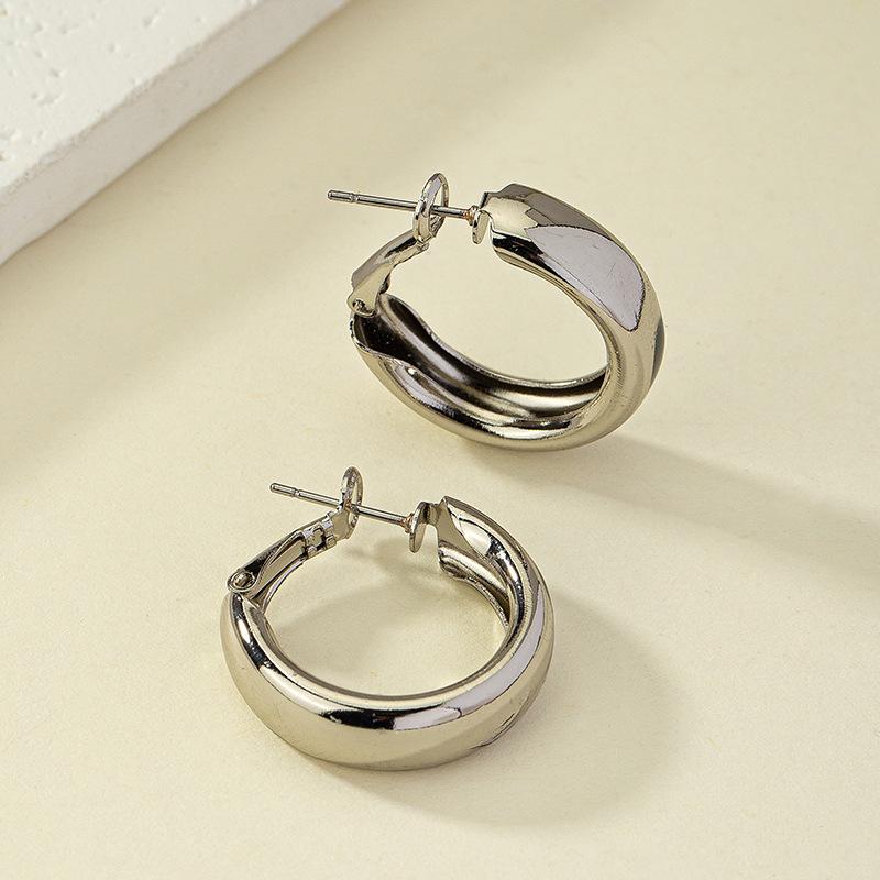 Korean Dongdaemun Geometric Circle Earrings: Retro French Style for Women