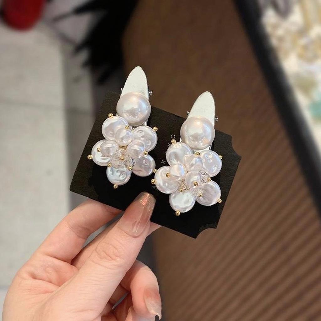 Exquisite französische Perlenblumen-Entenschnabel-Haarspange für seitliche Ponyfransen