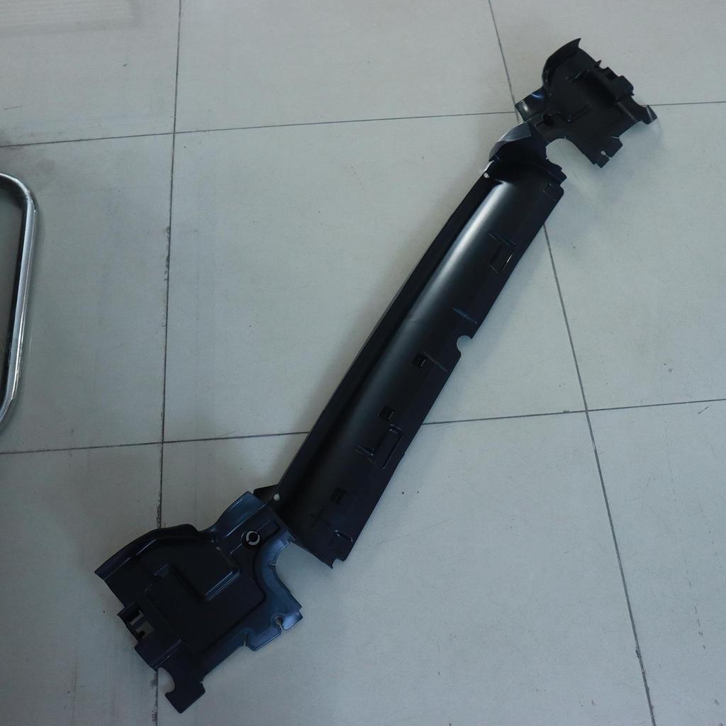 BMW G12 Windshield Wiper Frame Cover (Part No. 51747359797)