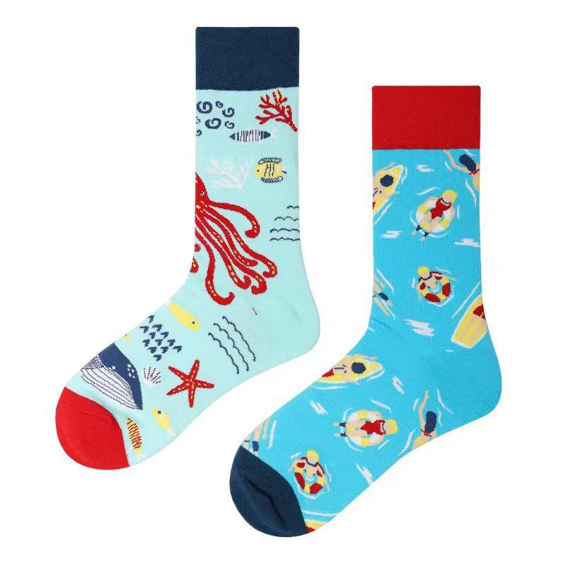 Ny Mode AB Asymmetriska Mandarinanka Herr- och Damsockor Tecknad Mode Roliga Söta Djur Mellanhöga Bomullssockor